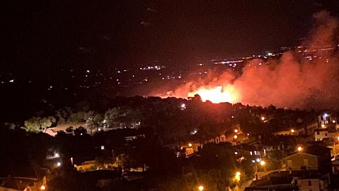 L'incendio questa notte 